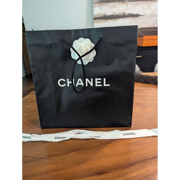 Chanel Black Shopping Gift Bag With Camellia Flower And Ribbon Elegant Packaging - Picture 8 of 11